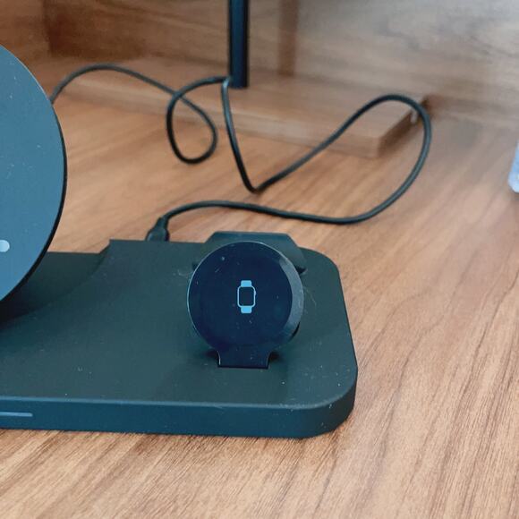 3 in 1 Fast Charging Station (Black) - Picture 2 of 5